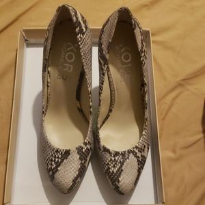 Michael Kors snakeskin pumps. Size 8